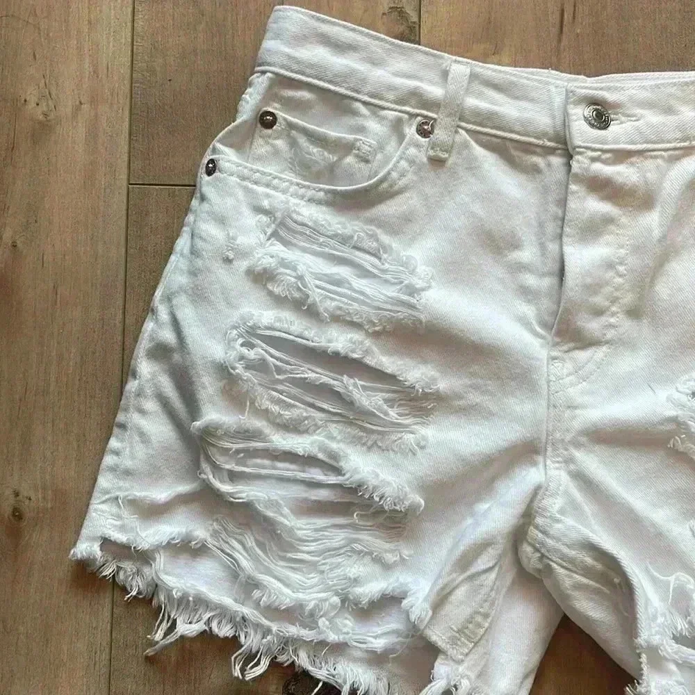 NWT Free People Maggie Optic White Distressed Denim Cut-Off Shorts